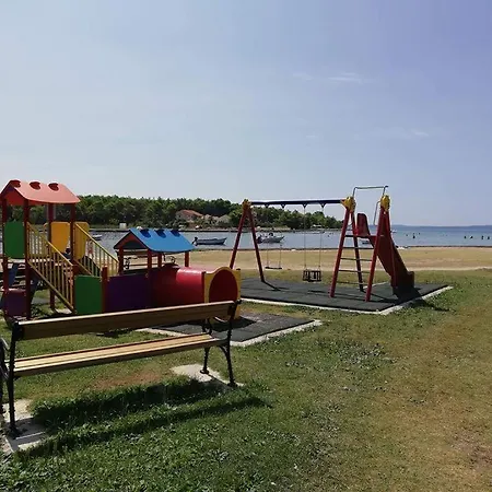 Apartment Privlaka Holiday Apartments Ivana & Ivan *